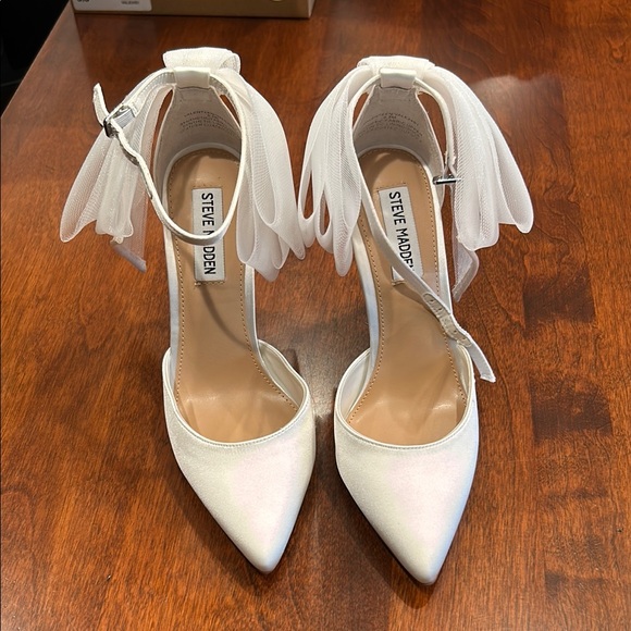 Steve Madden White Satin Women's Heels - Picture 4 of 6